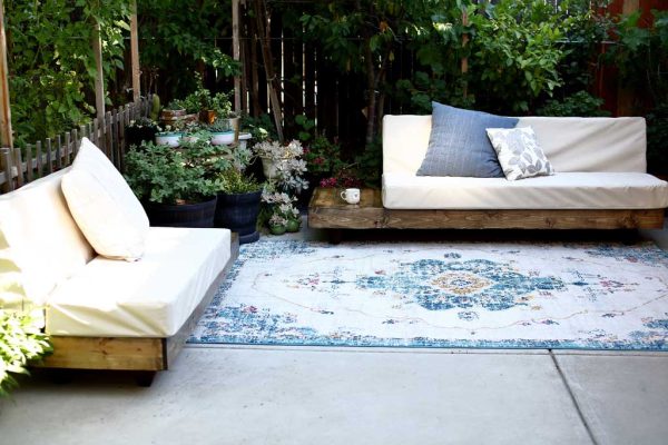 How to Build a DIY Outdoor Sofa with Cushions - TheDIYPlan
